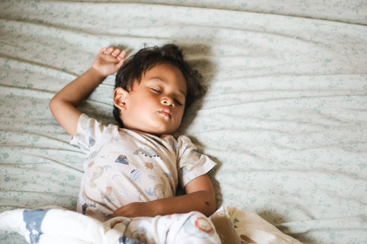 Jeune garçon qui dort.