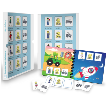Boîte métallique ouverte d’un livre magnétique du coffret : livret en spirale et pièces